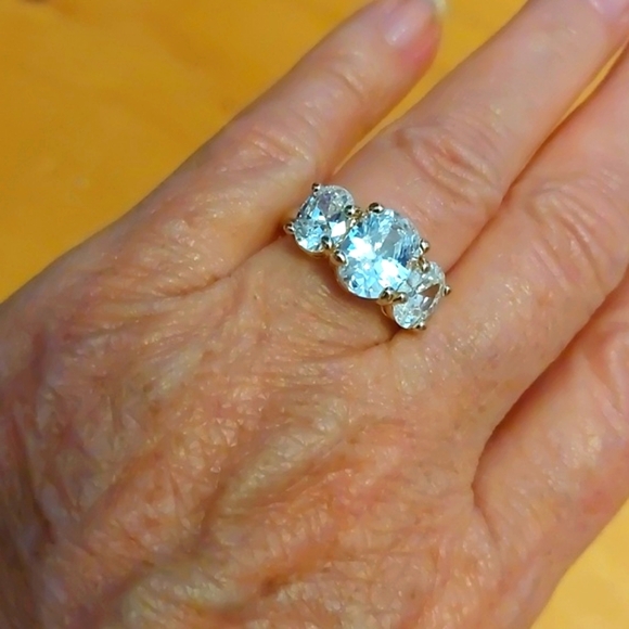 Goldtone 3-stone CZ Ring Size 5 - Picture 3 of 5